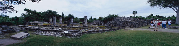 Temple of the Columns at San Gervasio Ruins - san gervasio mayan ruins,san gervasio mayan temple,mayan temple pictures,mayan ruins photos